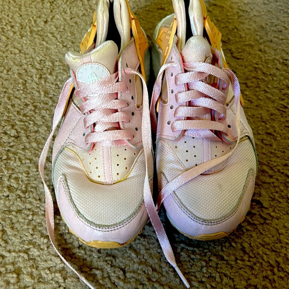 Nike Huarache Sneakers - Picture 3 of 3